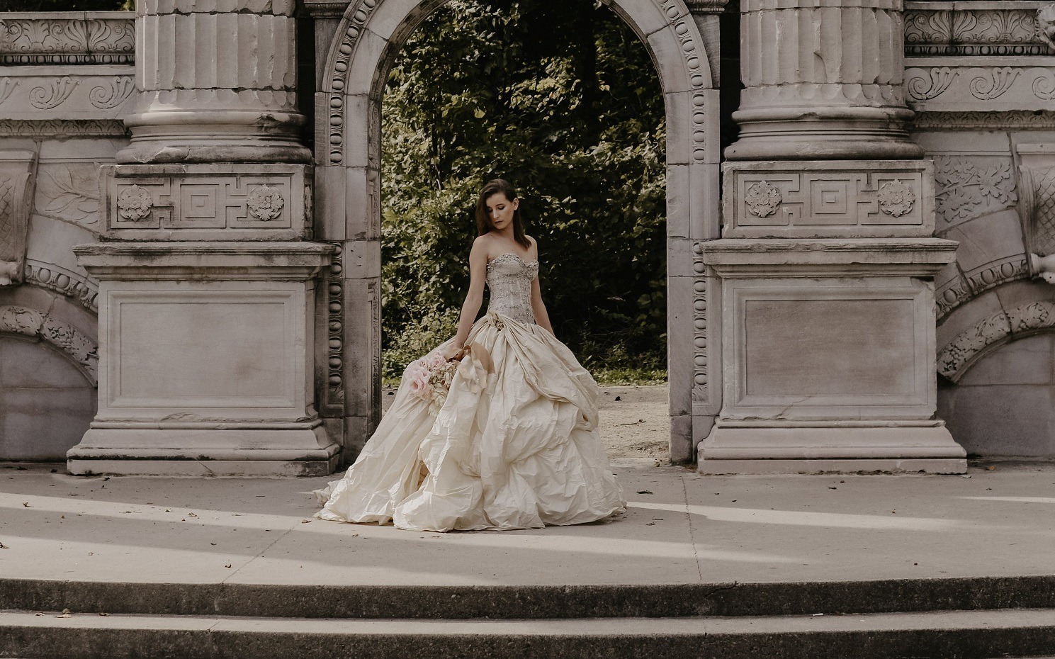 Πότε να ράψω το νυφικό μου - Atelier Tsourani - beautiful wedding dress
